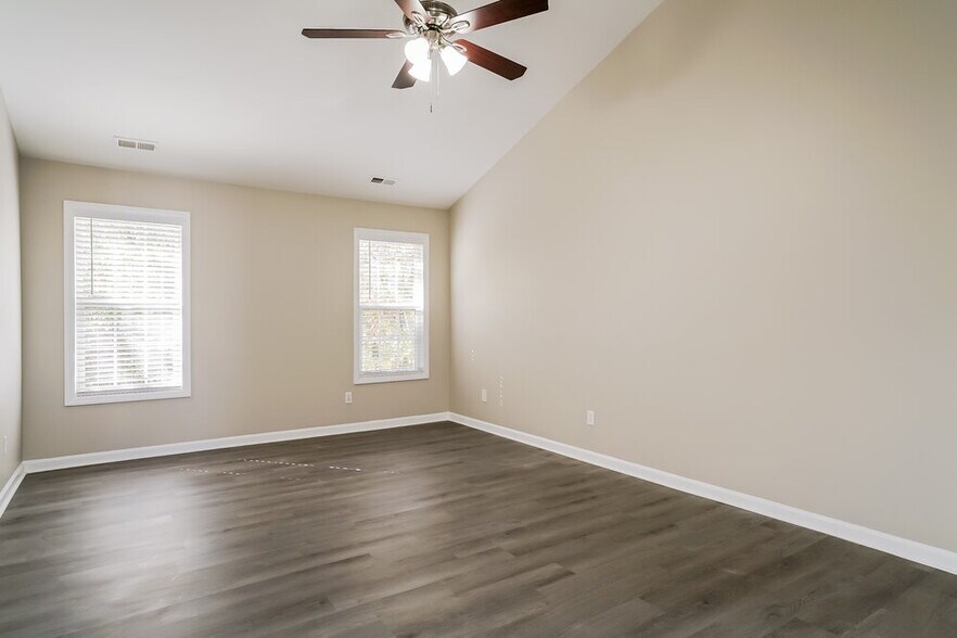 Building Photo - 8039 Marsh Hollow Dr