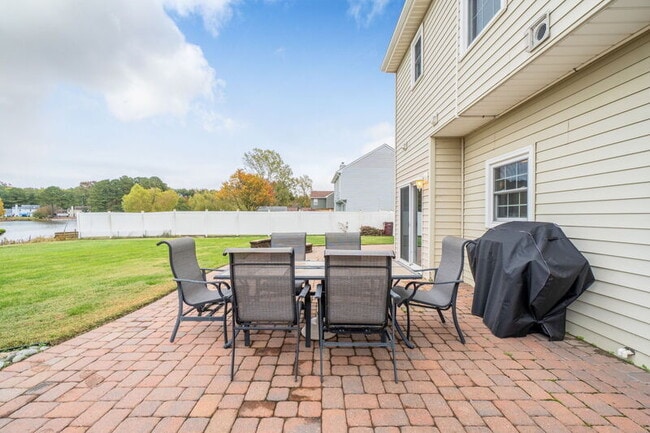 Building Photo - 625 Creekwood Dr