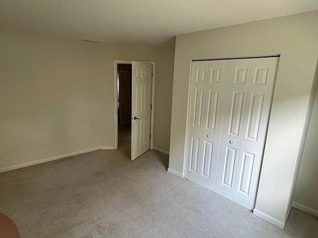 Building Photo - 10S449 Carrington Cir