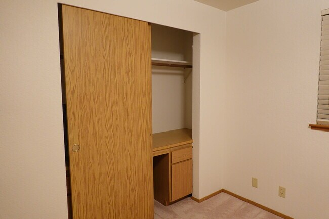 Building Photo - 9114 44th Dr NE