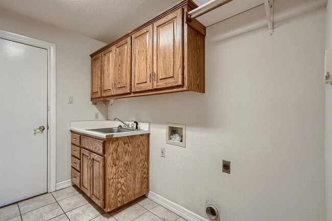 Building Photo - 9256 Scenic Bluff Dr