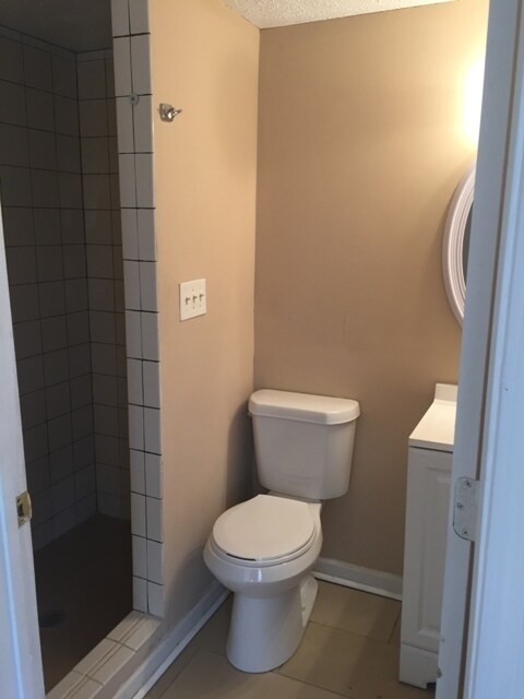 Building Photo - Quiet and Cozy 3 Bedroom 2 Bathroom Home in East Point!