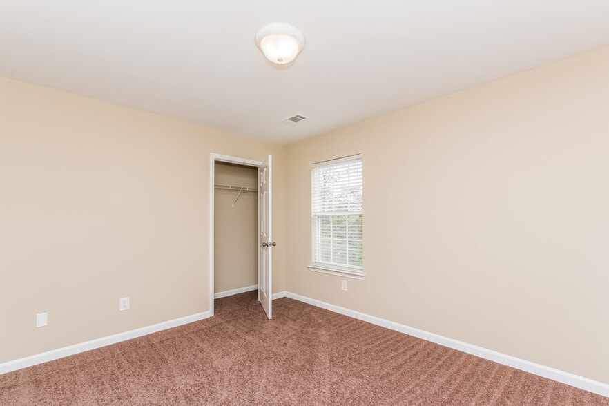 Building Photo - 2890 Centerglen Ln