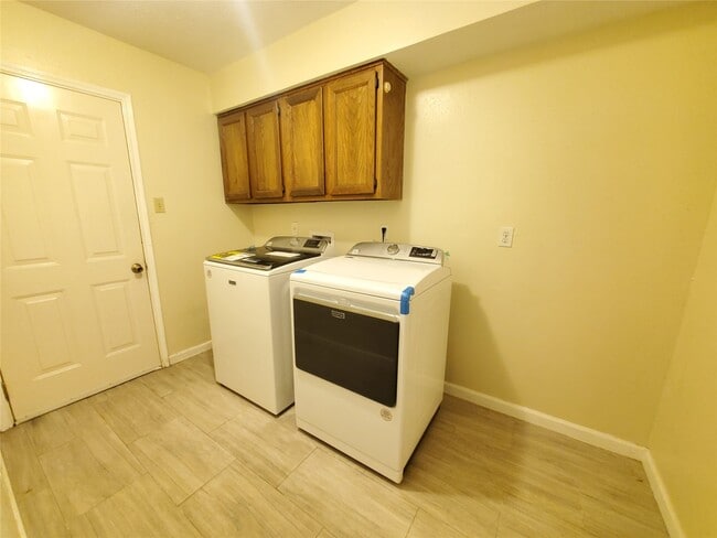 Building Photo - 2810 Arrowhead Dr