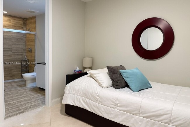 Building Photo - 15901 Collins Ave