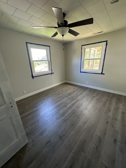 Room 3 - 240 W 8th Ave