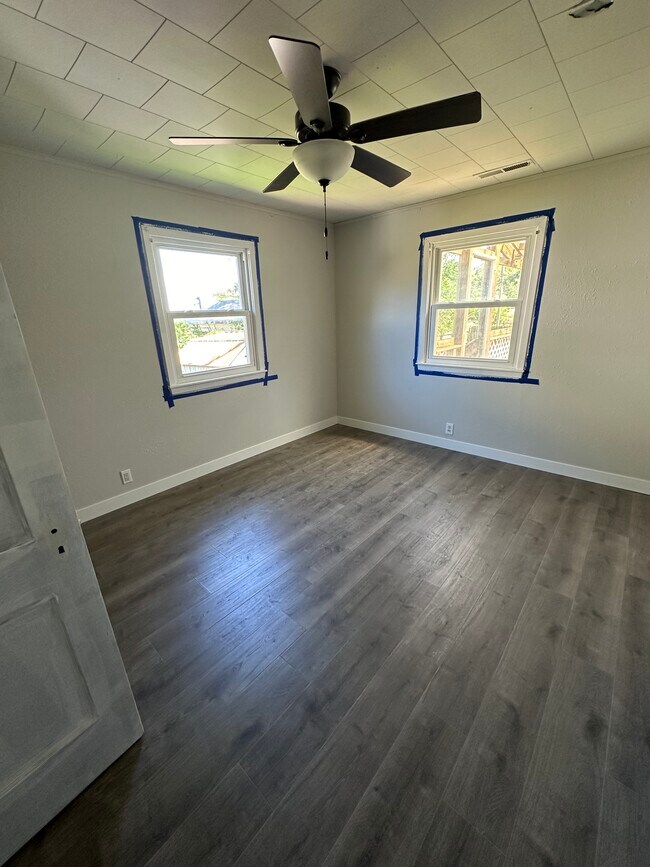 Room 3 - 240 W 8th Ave