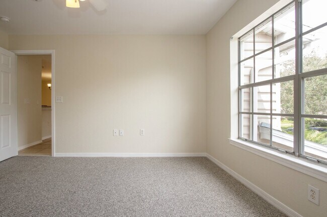 Building Photo - 2 Bedroom Condo W/ Garage in Lakewood Ranch
