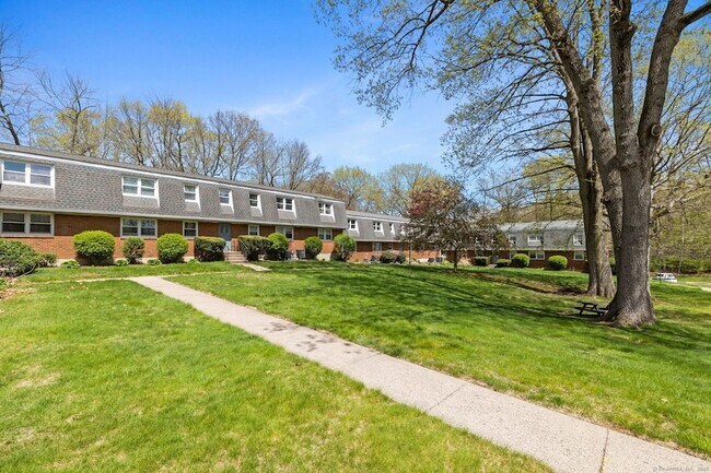 Building Photo - 339 Dunfey Ln