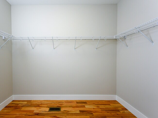 Building Photo - 27 W Chapel Rd