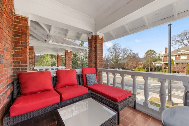 Building Photo - 536 Hawthorne Ln