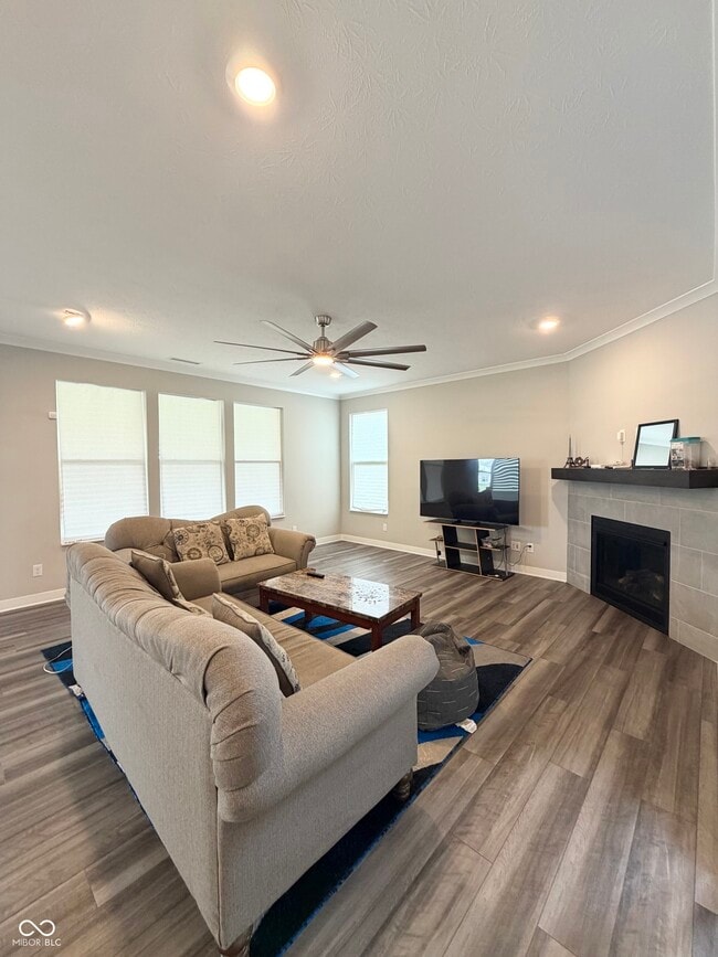 Building Photo - 908 Edmonds Pl