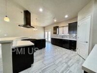 Building Photo - 2265 E Robby