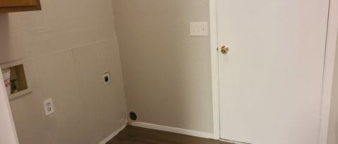 Building Photo - 3420 Reno Dr