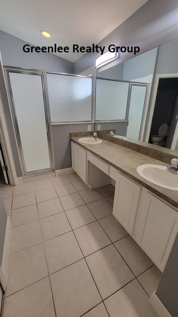 Building Photo - Gorgeous 4 Bedroom/2 Bathroom Home in Sunc...