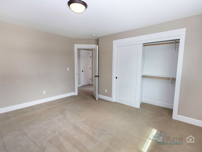 Building Photo - 264 D Ave