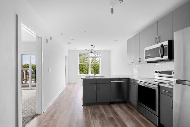 Building Photo - 525 Parkway Dr NE