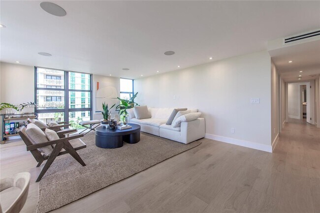 Building Photo - 1111 Crandon Blvd