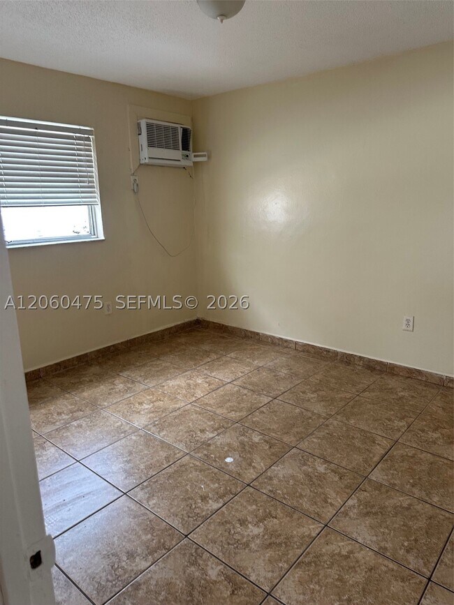 Building Photo - 238 SW 18th Ave