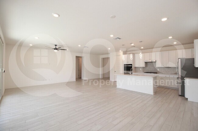 Building Photo - 3037 W la Mirada Dr