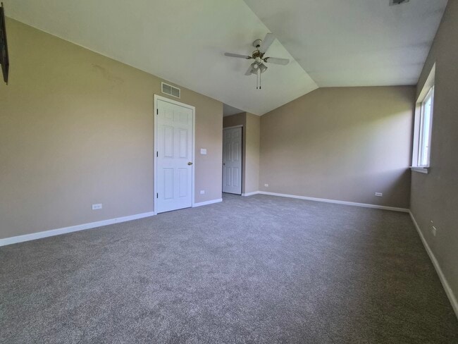 Building Photo - 1015 Woodview Ct