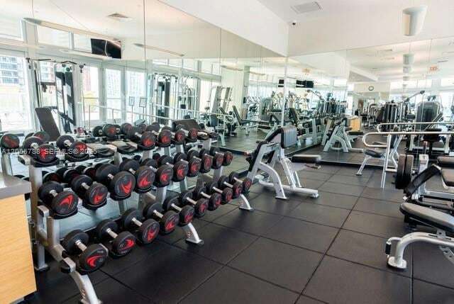 Building Photo - 1111 SW 1st Ave