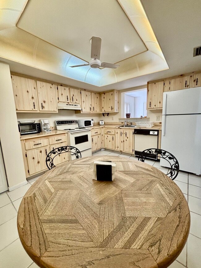 Building Photo - 6110 Ambertree Ln