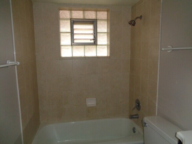 Building Photo - 6405 W Home Ave