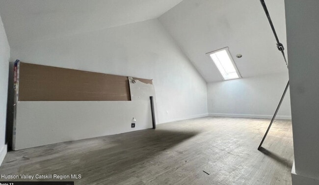 Building Photo - 406 Main St