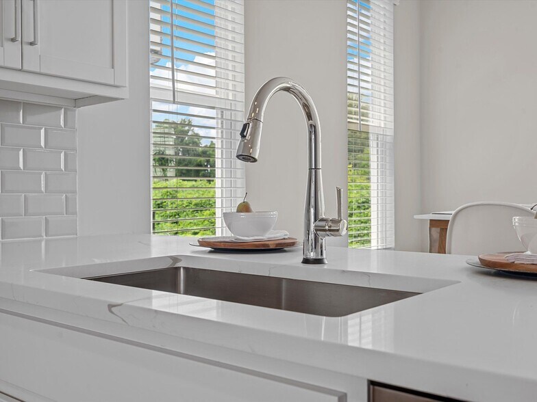 Building Photo - 4201 Bryant Terraces Dr