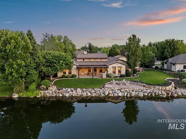 Building Photo - Stunning 4 Bedroom Home in The Shores | Luxury Meets Every Day Comfort