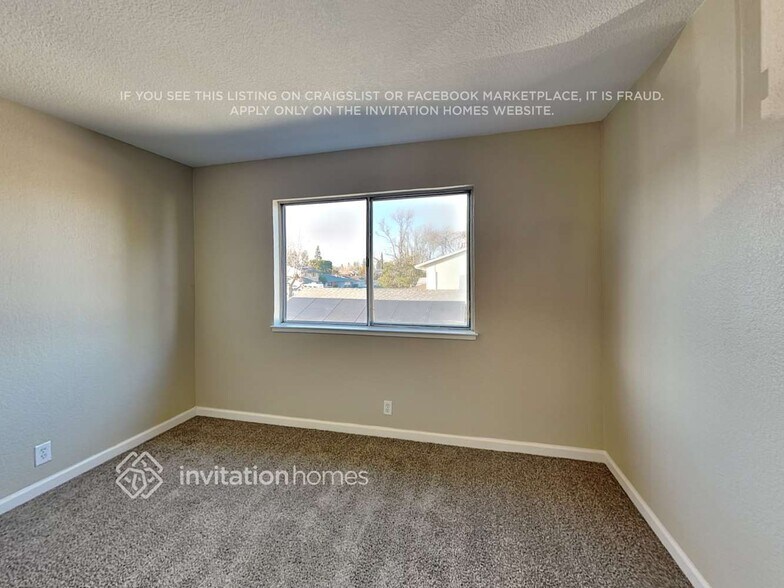 Building Photo - 437 Royal Oaks Dr