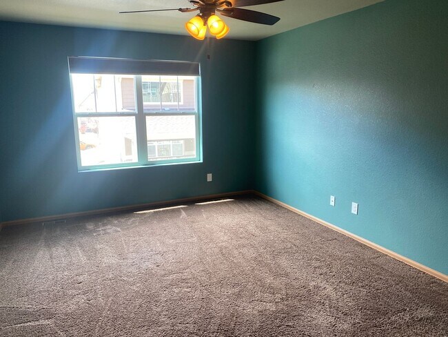 Building Photo - Charming, 3 story, 4 bed/3 bath on Corner Lot!