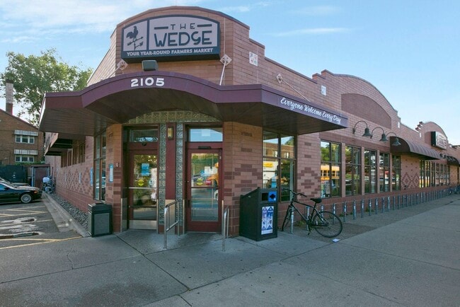 Building Photo - 419 W Franklin Ave