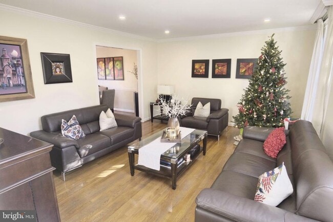 Building Photo - 10277 Gainsborough Rd