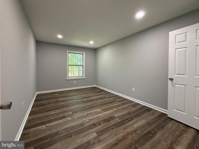 Building Photo - 404 Dylan Dr
