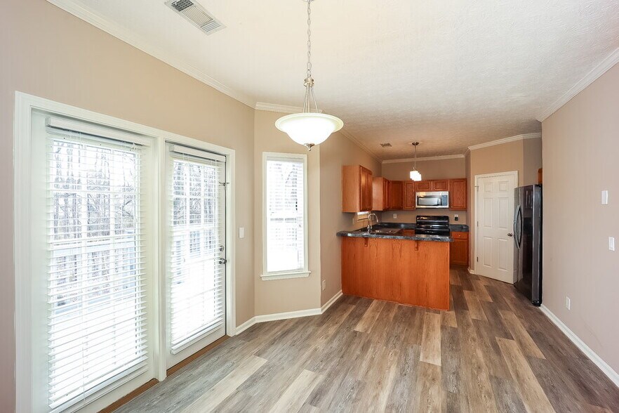 Building Photo - 55 Roxbury Ln