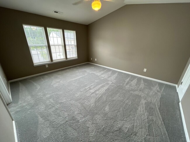 Building Photo - 3 Bed | 2.5 Bath Townhouse in North Raleigh
