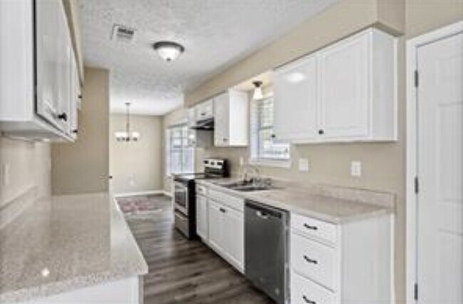 Building Photo - 13330 Cologne Dr