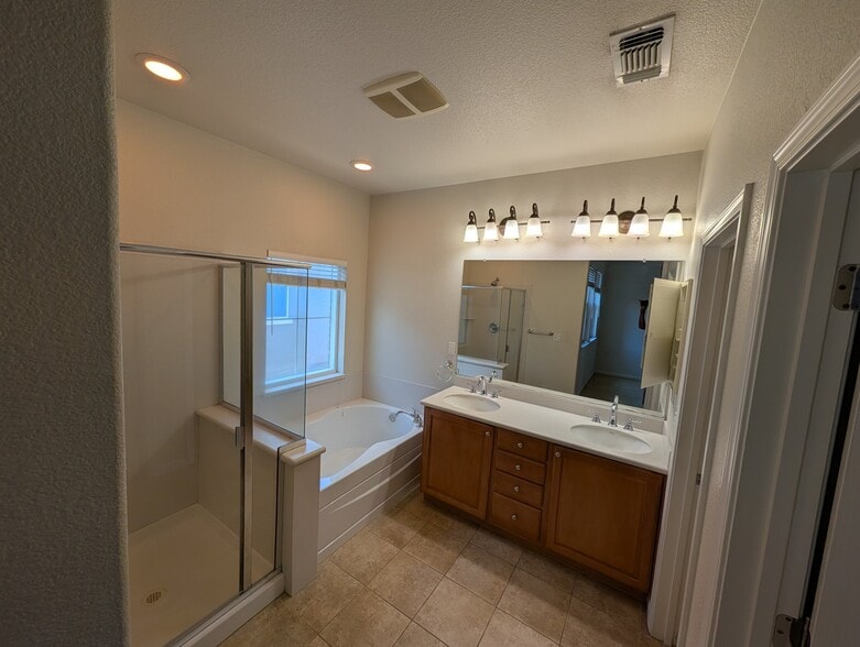 Building Photo - 1319 De Altura Common