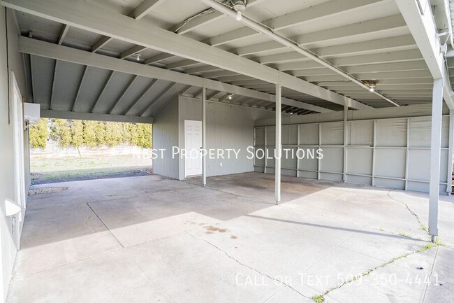 Building Photo - 160 Carswell Dr