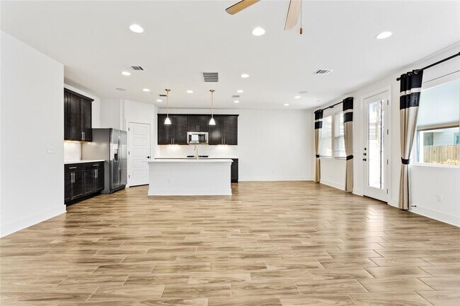 Building Photo - 9109 Moonstone Dr