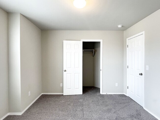 Building Photo - 9925 Blue Wing Trl