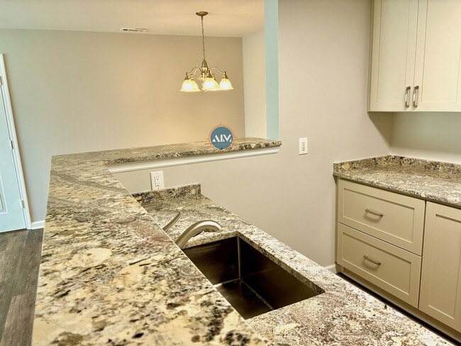 Building Photo - Modern 3-Bed Condo: Lovely Appliances, LVP...