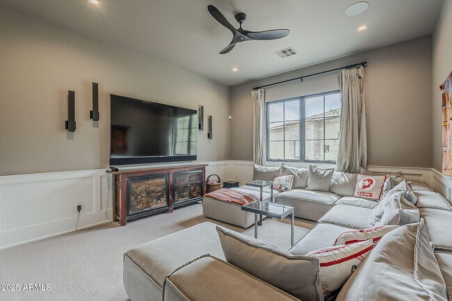 Building Photo - 12016 N Sunset Dr