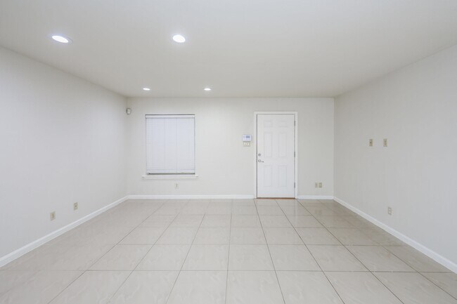 Building Photo - 9001 Taiga Ct