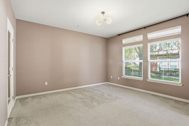 Building Photo - 837 Font-