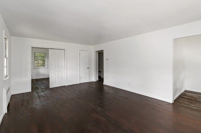 Building Photo - 167 S Munn Ave
