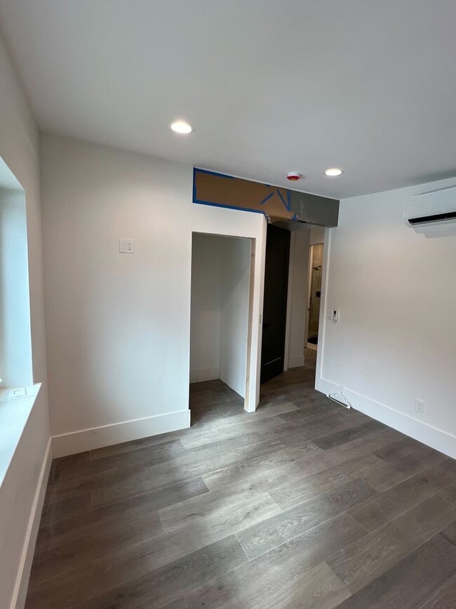 Building Photo - FULLY FURNISHED 2 BED, 1.5 BATH W/ GARAGE