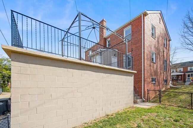 Building Photo - 1938 S St SE